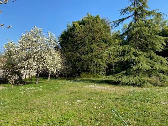 Terrain à bâtir de 753 m² au Haillan dans un emplacement résidentiel recherché
