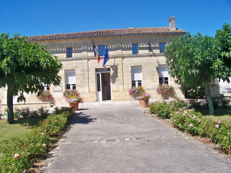 Lotissement avec parcelles constructibles pas cher proche St Médard de Guizières