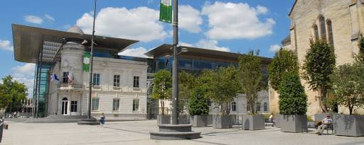 Mairie au Centre ville de Mérignac