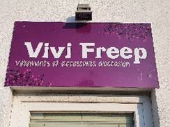 Vêtements et accessoires de seconde main en friperie à Lacanau 